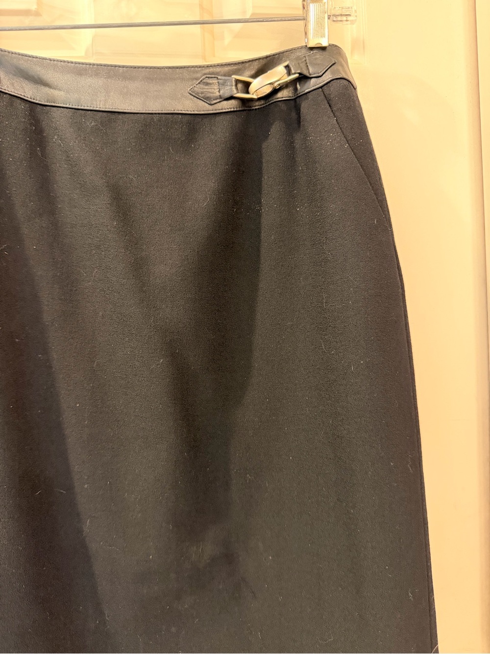 Linda Allard Ellen Tracy Black A-Line Skirt with Leather & Buckle Waist, Sz 6 - Picture 3 of 12